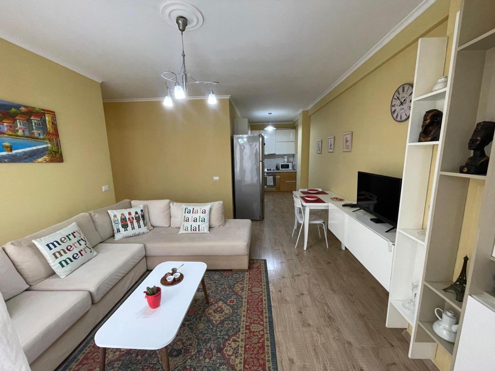 Ergi'S Host Apartment Tirana Extérieur photo
